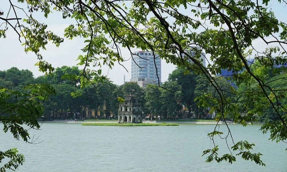 Hanoi shivers as rare cold snap chills northern Vietnam in summer